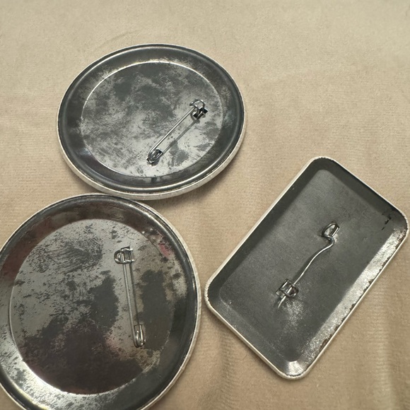 Vintage Disney / Mickey birthday metal pins - Picture 4 of 5